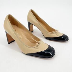 Vintage Chanel Beige Black Leather CC Cap Toe Bow Block Heel Pumps Shoes EU 39
